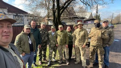 Волонтери Тернопільщини та Львівщини перед Великоднем передали допомогу на схід України