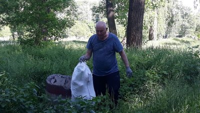Переселенці влаштували прибирання Ковалівського пляжу в Кропивницькому Переселенці влаштували прибирання Ковалівського пляжу в Кропивницькому