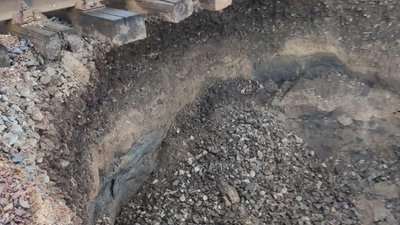 Провалля під колією. На Буковині роботи триватимуть ще 10 годин Провалля під колією. На Буковині роботи триватимуть ще 10 годин