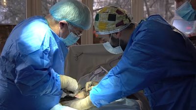 У Мукачеві у Лікарні святого Мартина вперше провели операцію дитині з рецидивуючою клишоногістю