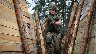 Нацгвардійці знищили БМП і підбили танк російських військ в районі Ізюма на Харківщині — МВС