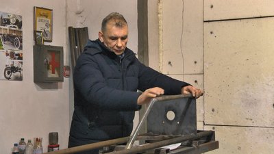 Залізні коні з минулого: маріупольчанин виготовляє рідкісні ретро-автомобілі Залізні коні з минулого: маріупольчанин виготовляє рідкісні ретро-автомобілі