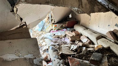 Наслідки ракетного удару Росії: родина з Первомайського на Харківщині втратила трьох членів сім'ї Наслідки ракетного удару Росії: родина з Первомайського на Харківщині втратила трьох членів сім'ї