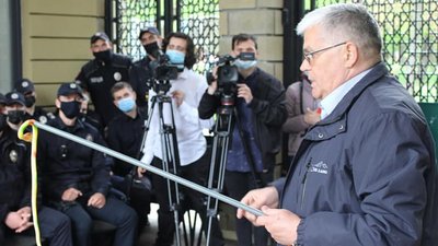 В Одеському зоопарку копів та рятувальників навчали, як поводитися зі зміями В Одеському зоопарку копів та рятувальників навчали, як поводитися зі зміями
