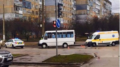 У Кропивницькому маршрутка збила вагітну жінку