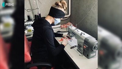 Кілометри марлі, волонтери, безкоштовні маски: фоторепортаж із Сарненщини Кілометри марлі, волонтери, безкоштовні маски: фоторепортаж із Сарненщини