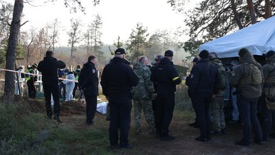 "Цілі трупи не знаходили". У поліції розповіли про ексгумацію загиблих під час окупації Донеччині