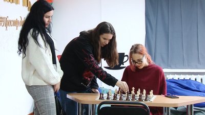 У Черкасах учні грали в шахи У Черкасах учні грали в шахи