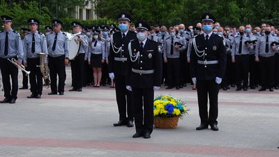 У Сєвєродонецьку встановили пам’ятник загиблим правоохоронцям У Сєвєродонецьку встановили пам’ятник загиблим правоохоронцям