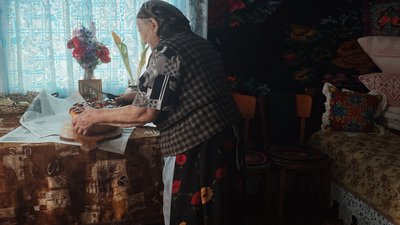 "Ого, яка у вас гарна хата!". Буковинець їздить селами та фотографує народну архітектуру "Ого, яка у вас гарна хата!". Буковинець їздить селами та фотографує народну архітектуру