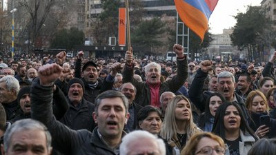 Протести у Вірменії: ЄС просить утримуватися від ескалації, а Пашинян звернувся до військових Протести у Вірменії: ЄС просить утримуватися від ескалації, а Пашинян звернувся до військових