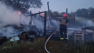 Обстріли російськими військами спричинили п’ять пожеж на Миколаївщині протягом доби Обстріли російськими військами спричинили п’ять пожеж на Миколаївщині протягом доби