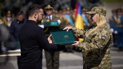 Нагорода від Зеленського бойовій медикині з Волині Катерині Безродній