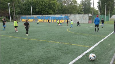 Не лишилися без тренувань: у Черкасах переселенці відвідують заняття з футболу