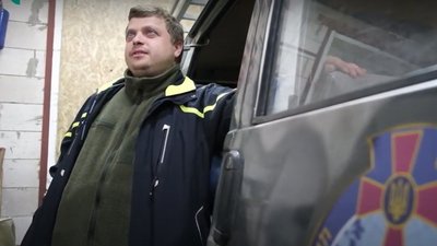 "Дрони, оптика, автівки". Вінницький волонтер передав допомогу захисникам на понад мільйон євро