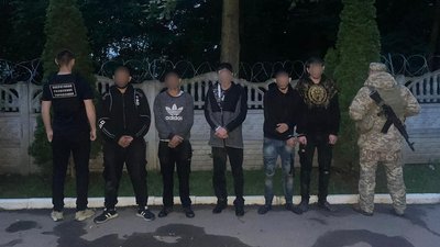 Проводив неповнолітній: біля Ужгорода затримали чоловіків за спробу перетнути кордон