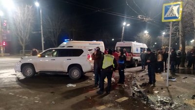 У Кривому Розі в результаті ДТП загорівся автомобіль У Кривому Розі в результаті ДТП загорівся автомобіль