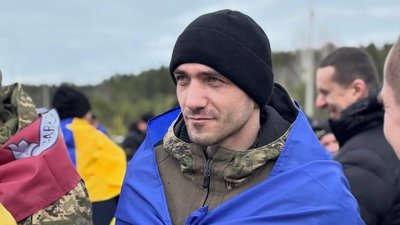Валерій Семенюк під час обміну військовополоненими