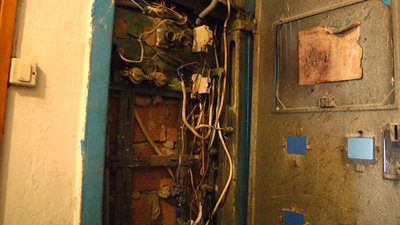 Так виглядає електрощитова у будинку, де протікає дах. Так виглядає електрощитова у будинку, де протікає дах.