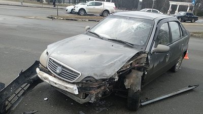 У середмісті Сум сталася ДТП: троє людей травмовані У середмісті Сум сталася ДТП: троє людей травмовані
