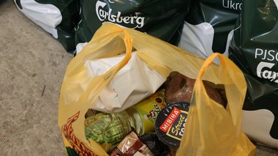"Просто люди": у Харкові пів сотні добровольців щодня розвозять продукти нужденним "Просто люди": у Харкові пів сотні добровольців щодня розвозять продукти нужденним