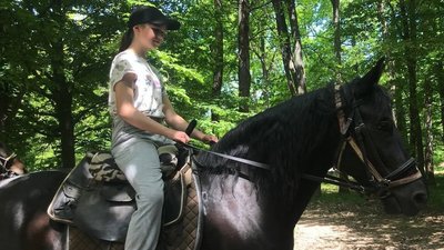 Учениця школи верхової їзди Діана Гуска Учениця школи верхової їзди Діана Гуска