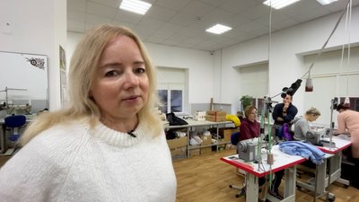 У Прилуках волонтери роздають флікери школярам У Прилуках волонтери роздають флікери школярам