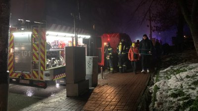 У Києві в одній із багатоповерхівок вибухнув гелієвий акумулятор У Києві в одній із багатоповерхівок вибухнув гелієвий акумулятор
