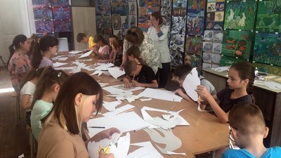 "Творче літо" у Луцькій художній школі: дітей навчатимуть малювати