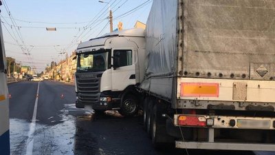 На Полтавщині сталася аварія за участю трьох машин, травмувалася жінка