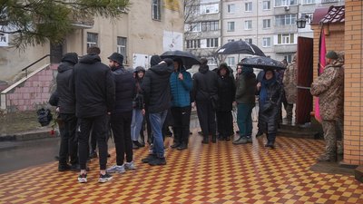 У Сумах поховали 23 річного військовослужбовці Андрія Захарова У Сумах поховали 23 річного військовослужбовці Андрія Захарова