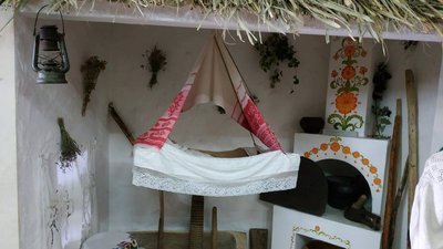 Колиска в українській хаті Колиска в українській хаті