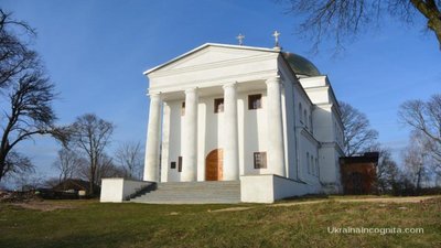 Оборонна церква у Великому Листвені Оборонна церква у Великому Листвені