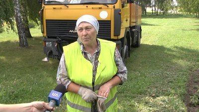 У Житомирі комунальники розпочинають полив скверів о 5:30 ранку У Житомирі комунальники розпочинають полив скверів о 5:30 ранку
