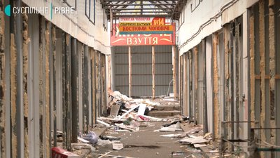 У Рівному розпочали розбирати ринок Дикого У Рівному розпочали розбирати ринок Дикого