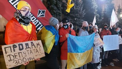 "Вимагаємо об'єктивності". Харків'яни під стінами ОДА привітали Сергія Стерненка з днем народження "Вимагаємо об'єктивності". Харків'яни під стінами ОДА привітали Сергія Стерненка з днем народження