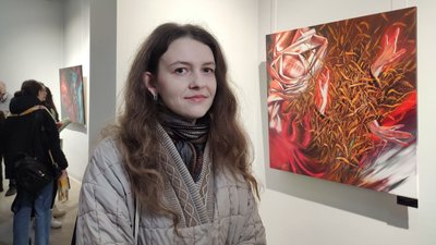 відвідувачка на виставці картин Лілія Василенко відвідувачка на виставці картин Лілія Василенко