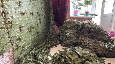 Волонтерки сумського підрозділу фей плетуть кавери та сітки бійцям на передову Волонтерки сумського підрозділу фей плетуть кавери та сітки бійцям на передову