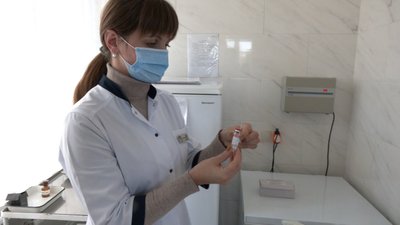 У міській дитячій поліклініці Франківська припинили щеплювати дітей проти поліомієліту та гепатиту В