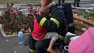 На Дніпропетровщині під ча пожежі врятували 6-річного хлопчика На Дніпропетровщині під ча пожежі врятували 6-річного хлопчика