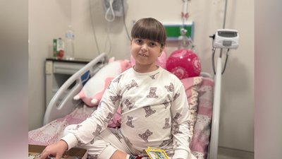 У Львові 8-річній дівчинці з Мукачева пересадили нирку від матері