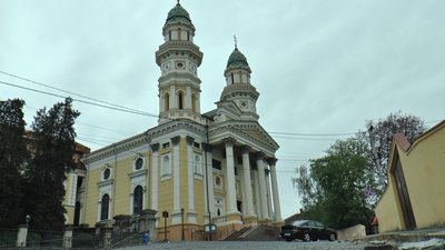 В Ужгороді на Великдень перекриють рух транспорту біля Хрестовоздвиженського собору