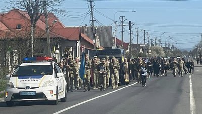 На Закарпатті попрощалися із полеглим захисником Віктором Микитою На Закарпатті попрощалися із полеглим захисником Віктором Микитою