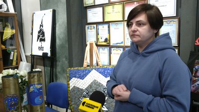 Українські сувеніри за донат на ЗСУ: прикарпатські волонтери створили крамницю, щоб допомогти армії Українські сувеніри за донат на ЗСУ: прикарпатські волонтери створили крамницю, щоб допомогти армії