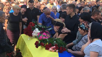 "Не зміг стояти осторонь": у Полтаві попрощалися із 13 загиблими на війні "Не зміг стояти осторонь": у Полтаві попрощалися із 13 загиблими на війні