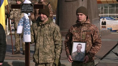 У Рівному попрощалися з бійцем Олександром Зарубою У Рівному попрощалися з бійцем Олександром Зарубою