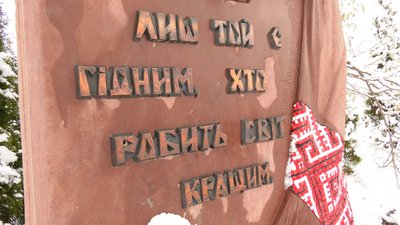 "Лиш той є гідним, хто робить світ кращим". Історія боротьби та смерті сотника Майдану з Прикарпаття Сергія Дідича "Лиш той є гідним, хто робить світ кращим". Історія боротьби та смерті сотника Майдану з Прикарпаття Сергія Дідича
