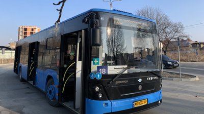 6 "Електронів" на 3 маршрутах: спецперевезення для медпрацівників Ужгорода