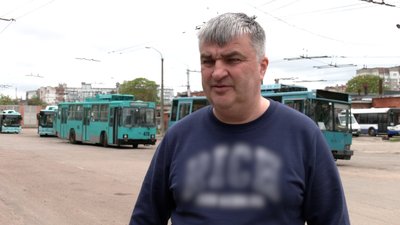 Начальник Чернігівського тролейбусного управління Руслан Ємець розповідає, як тестують тролейбуси з автономним ходом у Чернігові Начальник Чернігівського тролейбусного управління Руслан Ємець розповідає, як тестують тролейбуси з автономним ходом у Чернігові
