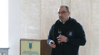 Як волонтери благодійних фондів у Франківську допомагають нужденним Як волонтери благодійних фондів у Франківську допомагають нужденним